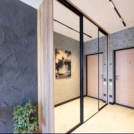 Kiev Home Apartments: Metro-Adjacent with Triple Mall Access Exterior photo