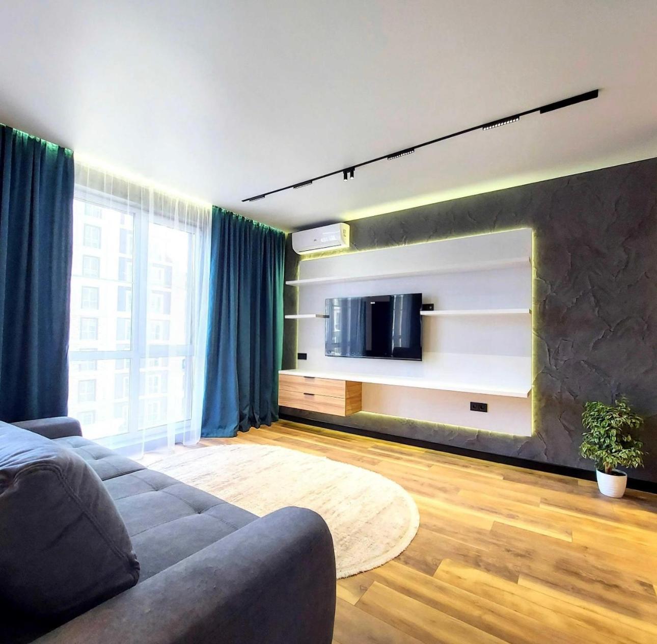 Kiev Home Apartments: Metro-Adjacent with Triple Mall Access Exterior photo